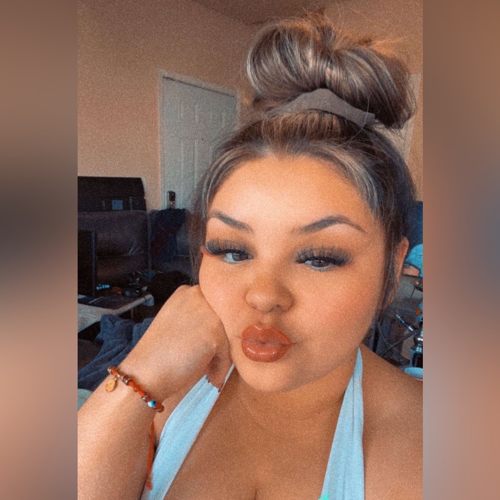 Meet your Posher!! ✨🩷 DESTINY 🩷✨ The BIGGEST SHOPAHOLIC 🤑